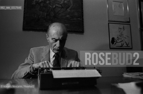 Italian journalist Indro Montanelli in his office (1980) / Il giornalista Indro Montanelli nel suo ufficio (1980) - ©Marcello Mencarini/Rosebud2