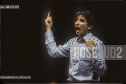American conductor Michael Tilson Thomas performing a rehearsal (1991) - Il direttore dorchestra Michael Tilson Thomas durante una prova - ©Marcello Mencarini/Rosebud2