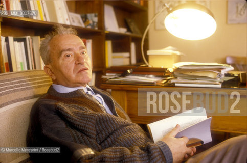 Rome, about 1990. Politician of Italian Communist Party Pietro Ingrao in his House / Roma, 1990 circa. Il politico del Partito Comunista Pietro Ingraonella sua casa - ©Marcello Mencarini/Rosebud2