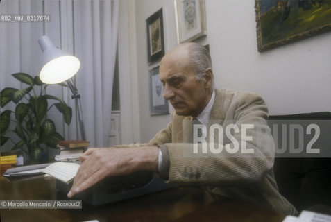 Italian journalist Indro Montanelli in his office (1980) / Il giornalista Indro Montanelli nel suo ufficio (1980) - ©Marcello Mencarini/Rosebud2