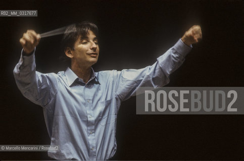 American conductor Michael Tilson Thomas performing a rehearsal (1991) - Il direttore dorchestra Michael Tilson Thomas durante una prova - ©Marcello Mencarini/Rosebud2