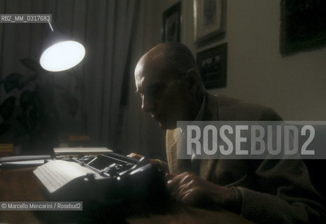 Italian journalist Indro Montanelli in his office (1980) / Il giornalista Indro Montanelli nel suo ufficio (1980) - ©Marcello Mencarini/Rosebud2