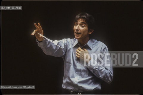 American conductor Michael Tilson Thomas performing a rehearsal (1991) - Il direttore dorchestra Michael Tilson Thomas durante una prova - ©Marcello Mencarini/Rosebud2