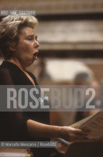 Vatican City, Regal Room, 1983. Opera singer Christa Ludwig performing in a concert conducted by Leonard Bernstein / Città del Vaticano, Sala Regia, 1983. La cantante lirica Christa Ludwig durante unconcerto diretto da Leonard Bernstein - ©Marcello Mencarini/Rosebud2