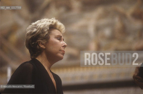 Vatican City, Regal Room, 1983. Opera singer Christa Ludwig performing in a concert conducted by Leonard Bernstein / Città del Vaticano, Sala Regia, 1983. La cantante lirica Christa Ludwig durante unconcerto diretto da Leonard Bernstein - ©Marcello Mencarini/Rosebud2