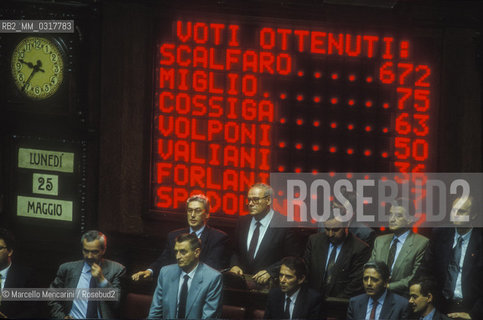 Rome, Chamber of Deputies in Palazzo Montecitorio, May 25, 1992. Joint session of both Houses of Parliament to elect the President of the Italian Republic: proclamation of the new President Oscar Luigi Scalfaro / Roma, Palazzo Montecitorio Camera dei Deputati, 25 maggio 1992. Sessione congiunta delle Camere riunite per eleggere il Presidente della Repubblica: proclamazione del nuovo Presidente Oscar Luigi Scalfaro - ©Marcello Mencarini/Rosebud2