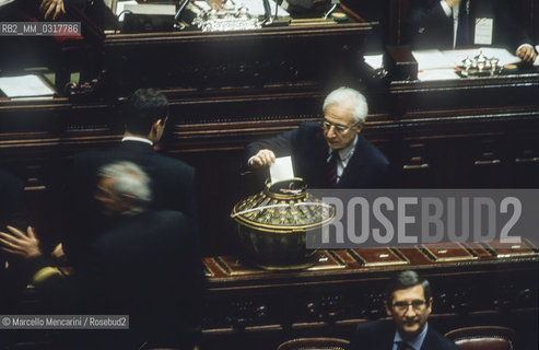 Rome, Chamber of Deputies in Palazzo Montecitorio, May 25, 1992. Former President Francesco Cossiga puts his vote in the urn to elect the President of the Italian Republic, that will be Oscar Luigi Scalfaro / Roma, Palazzo Montecitorio Camera dei Deputati, 25 maggio 1992. Lex Presidente Francesco Cossiga mette il suo voto nellurrna per eleggere il nuovo Presidente della Repubblica, che sarà Oscar Luigi Scalfaro - ©Marcello Mencarini/Rosebud2
