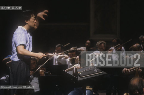 Paris, 1989. Korean conductor Myung-Whun Chung during a rehearsal / Parigi, 1989. Il direttore dorchestra Myung-Whun Chung durante una prova - ©Marcello Mencarini/Rosebud2
