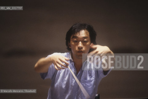 Paris, 1989. Korean conductor Myung-Whun Chung during a rehearsal / Parigi, 1989. Il direttore dorchestra Myung-Whun Chung durante una prova - ©Marcello Mencarini/Rosebud2