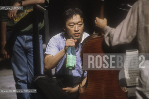 Paris, 1989. Korean conductor Myung-Whun Chung during a rehearsal / Parigi, 1989. Il direttore dorchestra Myung-Whun Chung durante una prova - ©Marcello Mencarini/Rosebud2