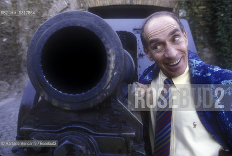 Rome, 1986. Choreographer and ballet dancer Don Lurio next to the cannon on the Janiculum Hill / Roma, 1986. Il coreografo e ballerino Don Lurio accanto al cannone sul Gianicolo Gianicolo - ©Marcello Mencarini/Rosebud2