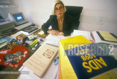 Rome, 1999. Italian virologist Barbara Ensoli, Research Director at Laboratory of Virology of National Institute of Health and head of the search for a vaccine against AIDS / Roma, 1999. La virologa Barbara Ensoli, Dirigente di Ricerca presso il Laboratorio di Virologia dellIstituto Superiore di Sanità e a capo della ricerca di un vaccino contro lAIDS - ©Marcello Mencarini/Rosebud2