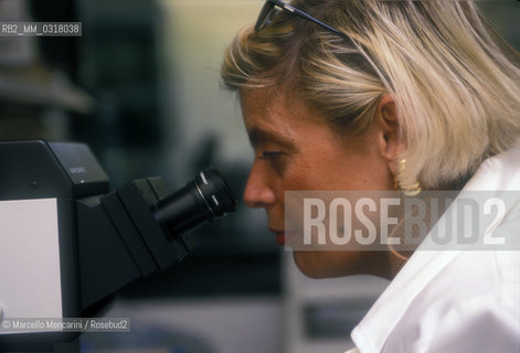 Rome, 1999. Italian virologist Barbara Ensoli, Research Director at Laboratory of Virology of National Institute of Health and head of the search for a vaccine against AIDS / Roma, 1999. La virologa Barbara Ensoli, Dirigente di Ricerca presso il Laboratorio di Virologia dellIstituto Superiore di Sanità e a capo della ricerca di un vaccino contro lAIDS - ©Marcello Mencarini/Rosebud2