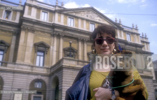 Milan, 1990. Italian soprano Tiziana Fabbricini with her dog in front of La Scala Theater / Milano, 1990. La cantante lirica Tiziana Fabbricini con il suo cane davanti al teatro La scala di Milano - ©Marcello Mencarini/Rosebud2