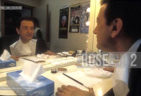 Rome, 1996. Italian politician and expert in tax law Augusti Fantozzi applying make-up in his dressing room before paricipating in a tv show / Roma, 1996. Il politico ed esperto in diritto tributario Augusto Fantozzi al trucco nel suo camerino prima di partecipare alla trasmissione televisiva Porta a porta - ©Marcello Mencarini/Rosebud2
