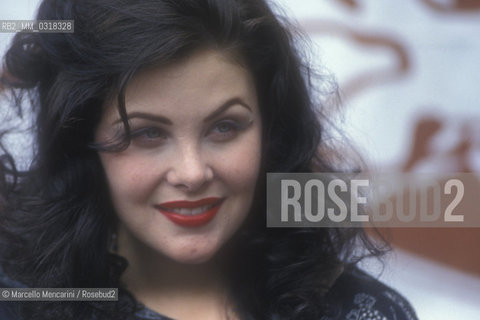Venice Lido, Venice Film Festival 1993, American actress Sherilyn Fenn at photocall for the movie Boxing Helena, directed by Jennifer Chambers Lynch / Lido di venezia, Mostra del Cinema di Venezia 1993. Lattrice Sherilynn Fenn al photo call del film Boxing Helena, regia di Jennifer Chambers Lynch - ©Marcello Mencarini/Rosebud2