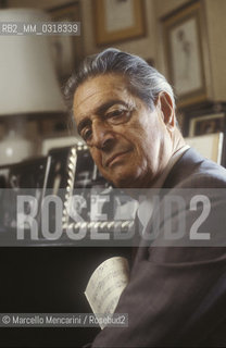 Italian conductor Franco Ferrara in his house (1985) / Il direttore dorchestra Franco Ferrara nella sua casa (1985) - ©Marcello Mencarini/Rosebud2