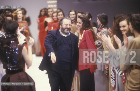 Milan, 1988. Italian fashion designer Gianfranco Ferrè at a fashion show / Milano, 1988. Lo stilista Gianfranco Ferrè durante una sfilata - ©Marcello Mencarini/Rosebud2