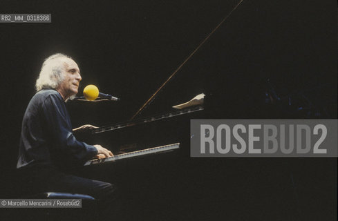 Rome, Olympic Theater, 1981. French singer Léo Ferré / Roma, Teatro Olimpico, 1981. Il cantante Léo Ferré - ©Marcello Mencarini/Rosebud2