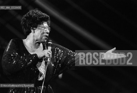 Le Focette (Tuscany), August 1980. Jazz singer Ella Fitzgerald performing at the Bussoladomani / Le Focette, località di Marina di Pietrasanta (Lucca), agosto 1980. La cantante Ella Fitzgerald in concerto a Bussoladomani - ©Marcello Mencarini/Rosebud2