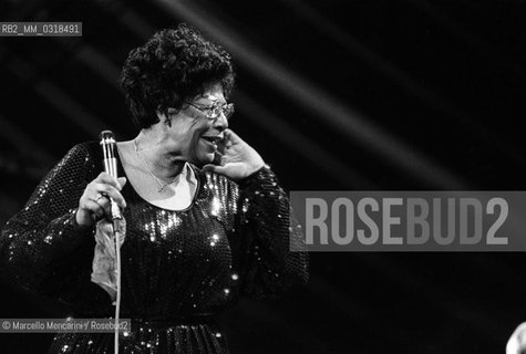 Le Focette (Tuscany), August 1980. Jazz singer Ella Fitzgerald performing at the Bussoladomani / Le Focette, località di Marina di Pietrasanta (Lucca), agosto 1980. La cantante Ella Fitzgerald in concerto a Bussoladomani - ©Marcello Mencarini/Rosebud2