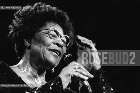 Le Focette (Tuscany), August 1980. Jazz singer Ella Fitzgerald performing at the Bussoladomani / Le Focette, località di Marina di Pietrasanta (Lucca), agosto 1980. La cantante Ella Fitzgerald in concerto a Bussoladomani - ©Marcello Mencarini/Rosebud2