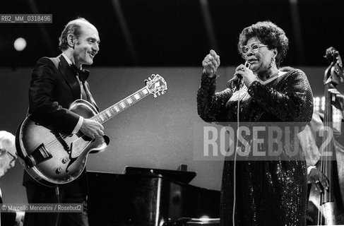 Le Focette (Tuscany), August 1980. Jazz singer Ella Fitzgerald and guitarist Joe Pass performing at the Bussoladomani / Le Focette, località di Marina di Pietrasanta (Lucca), agosto 1980. La cantante Ella Fitzgerald e il chitarrista Joe Pass in concerto alla Bussoladomani - ©Marcello Mencarini/Rosebud2
