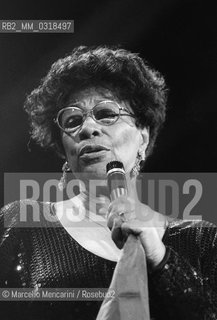 Le Focette (Tuscany), August 1980. Jazz singer Ella Fitzgerald performing at the Bussoladomani / Le Focette, località di Marina di Pietrasanta (Lucca), agosto 1980. La cantante Ella Fitzgerald in concerto a Bussoladomani - ©Marcello Mencarini/Rosebud2