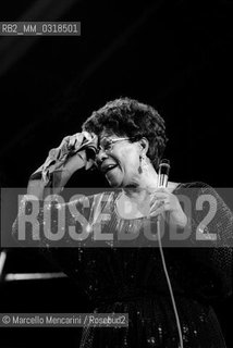 Le Focette (Tuscany), August 1980. Jazz singer Ella Fitzgerald performing at the Bussoladomani / Le Focette, località di Marina di Pietrasanta (Lucca), agosto 1980. La cantante Ella Fitzgerald in concerto a Bussoladomani - ©Marcello Mencarini/Rosebud2