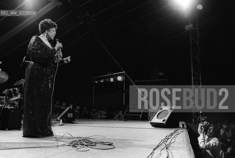 Le Focette (Tuscany), August 1980. Jazz singer Ella Fitzgerald performing at the Bussoladomani / Le Focette, località di Marina di Pietrasanta (Lucca), agosto 1980. La cantante Ella Fitzgerald in concerto a Bussoladomani - ©Marcello Mencarini/Rosebud2
