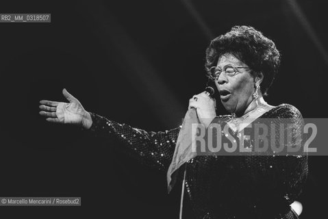 Le Focette (Tuscany), August 1980. Jazz singer Ella Fitzgerald performing at the Bussoladomani / Le Focette, località di Marina di Pietrasanta (Lucca), agosto 1980. La cantante Ella Fitzgerald in concerto a Bussoladomani - ©Marcello Mencarini/Rosebud2