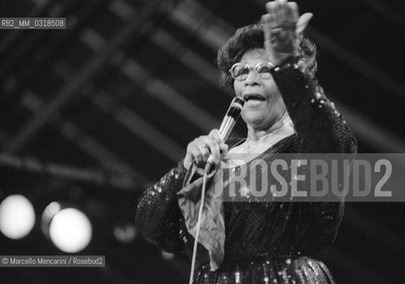 Le Focette (Tuscany), August 1980. Jazz singer Ella Fitzgerald performing at the Bussoladomani / Le Focette, località di Marina di Pietrasanta (Lucca), agosto 1980. La cantante Ella Fitzgerald in concerto a Bussoladomani - ©Marcello Mencarini/Rosebud2