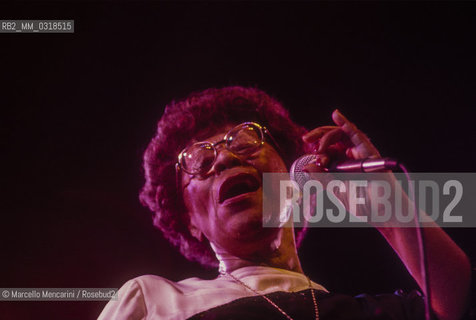Le Focette (Tuscany), August 1980. Jazz singer Ella Fitzgerald performing at the Bussoladomani / Le Focette, località di Marina di Pietrasanta (Lucca), agosto 1980. La cantante Ella Fitzgerald in concerto a Bussoladomani - ©Marcello Mencarini/Rosebud2