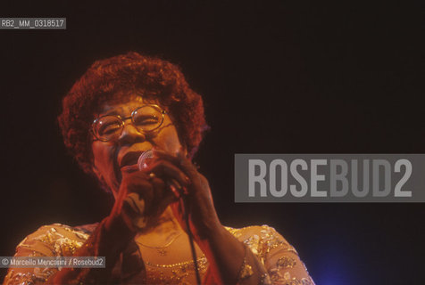 Le Focette (Tuscany), August 1980. Jazz singer Ella Fitzgerald performing at the Bussoladomani / Le Focette, località di Marina di Pietrasanta (Lucca), agosto 1980. La cantante Ella Fitzgerald in concerto a Bussoladomani - ©Marcello Mencarini/Rosebud2