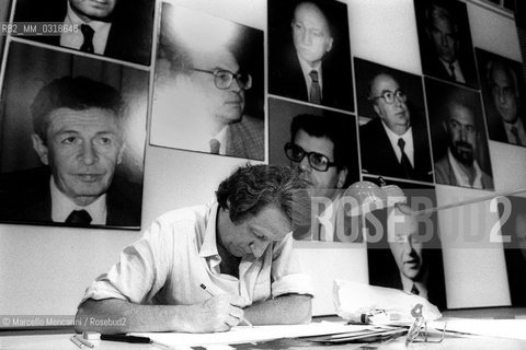 Rome, offices of the newspaper La Repubblica, 1979. Italian satire cartoonist Giorgio Forattini / Roma, sede del quotidiano La Repubblica, 1979. Il vignettista satirico Giorgio Forattini - ©Marcello Mencarini/Rosebud2