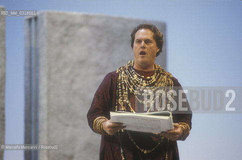 Pesaro, Rossini Opera Festival 1990. American tenor Bruce Ford as Agorante during the dress reheharsal of the opera Ricciardo and Zoraide staged by Luca Ronconi / Pesaro, Rossini Opera Festival 1990. Il tenore Bruce Ford nel ruolo di Agorante durante la prova generale dellopera Ricciardo e Zoraide diretta da Luca Ronconi - ©Marcello Mencarini/Rosebud2
