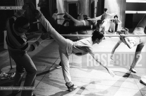 Rome, Olympic Theater, 1981. Italian ballet dancer Carla Fracci during a training session / Rome, Olympic Theater, 1981. La ballerina Carla Fracci durante un allenamento - ©Marcello Mencarini/Rosebud2