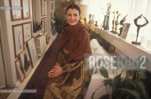 Milan, 1996. Italian Ballet Dancer Carla Fracci in her house / Milano, 1996. La ballerina classica Carla Fracci nella sua casa - ©Marcello Mencarini/Rosebud2