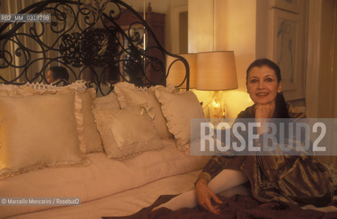 Milan, 1996. Italian Ballet Dancer Carla Fracci in her house / Milano, 1996. La ballerina classica Carla Fracci nella sua casa - ©Marcello Mencarini/Rosebud2