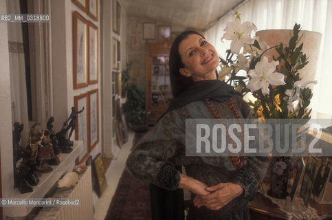 Milan, 1996. Italian Ballet Dancer Carla Fracci in her house / Milano, 1996. La ballerina classica Carla Fracci nella sua casa - ©Marcello Mencarini/Rosebud2