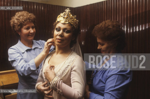 Italian soprano Mirella Freni in her dressing room (about 1980) / Il soprano Mirella Freni nel suo camerino (1980 circa) - ©Marcello Mencarini/Rosebud2