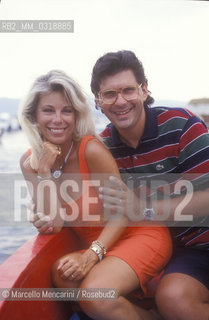Sicily, 1991. Italian TV presenters Fabrizio Frizzi and Rita dalla Chiesa / Sicilia, 1991. I presentatori televisivi Fabrizio Frizzi e Rita dalla Chiesa - ©Marcello Mencarini/Rosebud2
