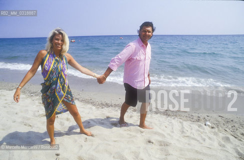Sicily, 1991. Italian TV presenters Fabrizio Frizzi and Rita dalla Chiesa / Sicilia, 1991. I presentatori televisivi Fabrizio Frizzi e Rita dalla Chiesa - ©Marcello Mencarini/Rosebud2