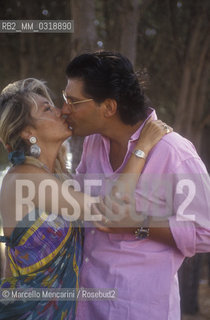 Sicily, 1991. Italian TV presenters Fabrizio Frizzi and Rita dalla Chiesa / Sicilia, 1991. I presentatori televisivi Fabrizio Frizzi e Rita dalla Chiesa - ©Marcello Mencarini/Rosebud2