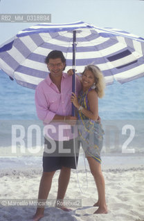 Sicily, 1991. Italian TV presenters Fabrizio frizzi and Rita dalla Chiesa / Sicilia, 1991. I presentatori televisivi Fabrizio Frizzi e Rita dalla Chiesa - ©Marcello Mencarini/Rosebud2
