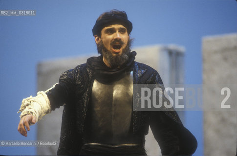 Pesaro, Rossini Opera Festival 1990. American bass Giovanni Furlanetto as Ircano during the dress reheharsal of the opera Ricciardo and Zoraide staged by Luca Ronconi / Pesaro, Rossini Opera Festival 1990. Il basso Giovanni Furlanetto nel ruolo di Ircano durante la prova generale dellopera Ricciardo e Zoraide diretta da Luca Ronconi - ©Marcello Mencarini/Rosebud2