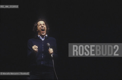 Italian singer and songwriter Giorgio Gaber performing (1982) / Il cantautore Giorgio Gaber durante un concerto (1982) - Marcello Mencarini
 ©Marcello Mencarini/Rosebud2
