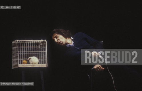 Italian singer and songwriter Giorgio Gaber performing (1982) / Il cantautore Giorgio Gaber durante un concerto (1982) - Marcello Mencarini
 ©Marcello Mencarini/Rosebud2