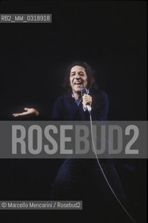 Italian singer and songwriter Giorgio Gaber performing (1982) / Il cantautore Giorgio Gaber durante un concerto (1982) - Marcello Mencarini
 ©Marcello Mencarini/Rosebud2