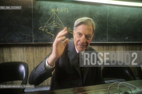 Rome, 1990. American economist John Kenneth Galbraith during a lecture / Roma, 1990. Leconomista americano John Kenneth Galbraith a una conferenza - ©Marcello Mencarini/Rosebud2